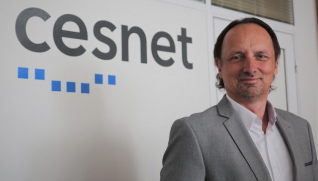 Jakub Papírník CESNET